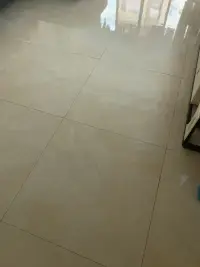 這就是南昌的天，層高七樓都能這么潮濕，拖完可以照鏡子了，不敢想象一樓二樓的人家里面是怎樣配圖