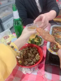 我可不是嬌滴滴的女孩子，我是扛著心酸和委屈毅然往前走的人配圖