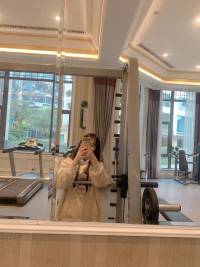 今天是练胸的小李配图
