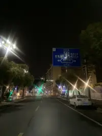 下班了 今天的苦就先吃到這里，明天再續！我的靠山永遠是打不敗的自己配圖