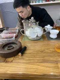 一天到晚吃外賣的小哥哥??配圖