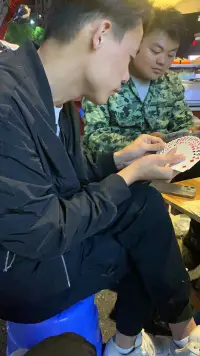 沒事還是多看帥哥，心情也會好一點配圖