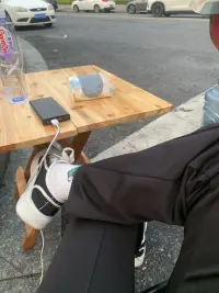 要賺很多很多的錢 為什么呢 因為我覺得我得不到愛配圖