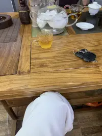 人生如茶，苦盡甘來
生活就是用一兩分鐘的甜
沖淡那七八分鐘的苦。以茶會友配圖
