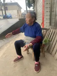 說我好久沒來，其實也就倆個月沒來整的我好像倆年沒來看她??，是不是生氣過年沒給我壓歲錢，我真的是要哭笑不得配圖