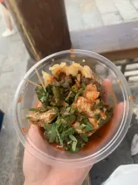 跟個風排個隊，小鄧臭豆腐配圖