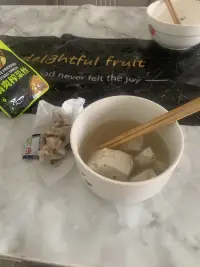 有外婆的孩子就是好，叫我來她這邊吃排骨燉豆腐，可惜我不愛吃肉....配圖