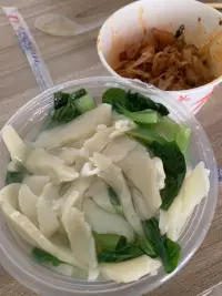全是小胡同的特色，又是又熱又悶的一天.....配圖
