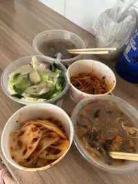 全是小胡同的特色，又是又熱又悶的一天.....配圖