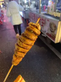我從不擔(dān)心一個(gè)男人愛不愛我，我只擔(dān)心他有沒有那個(gè)能力讓我永遠(yuǎn)忠誠于他配圖