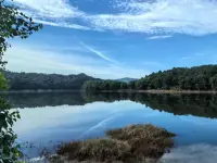 成年人的解压方式，早已不是吃喝，而是独处，沉默，不说话，不交际，累了就出去走走，看看风景，听听音乐，拍拍照，放空自己.配图