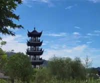 成年人的解压方式，早已不是吃喝，而是独处，沉默，不说话，不交际，累了就出去走走，看看风景，听听音乐，拍拍照，放空自己.配图