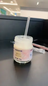 上了年紀(jì)的快樂(lè)，都需要金錢(qián)來(lái)維持。一邊賺錢(qián)一邊花錢(qián)，我的快樂(lè)需要花錢(qián)，覺(jué)得不開(kāi)心，就去消費(fèi) 為了忘記不順心的事而花錢(qián)沒(méi)什不好，我愿意為“能讓我忘記煩心事來(lái)買(mǎi)單”消費(fèi)能讓人忘記煩惱配圖