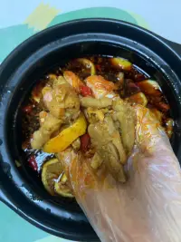 回到家沒得停，整一個檸檬雞爪吃吃吧??……配圖
