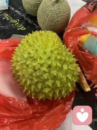 外婆來個電話說從鄉(xiāng)下來我公寓了，出門果斷買個榴蓮送去，外婆的最愛配圖