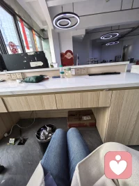 赚钱的时候在人堆里阿谀奉承  休息的时候在独行的路上取悦自己  是清净也是自由配图