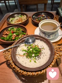 一人食，安静干饭，自在舒服🍚配图