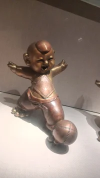 得到什么取決于自己:[玫瑰][玫瑰]
太陽把陽光灑在大地，它并沒有決定在哪里撒得多一些，在哪里撒得少一些。每個人能夠得到多少陽光，取決于我們自己。如果我們坐在屋檐下，能夠得到陽光射的機(jī)會就會少，如果我們站在陽光下，陽光就會照耀在我們的身上，所以不是太陽有偏愛和不公平，而是人自己的選擇決定了獲得陽光的多寡。

得到什么并不取決于別人，甚至不取決于你所在的環(huán)境，而是取決于你自己，這和你是否擁有“確信”的習(xí)慣有關(guān)系，和你是否擁有“內(nèi)心相信”有關(guān)系。內(nèi)心的相信，讓人可以擁有確信的心態(tài)，從而獲得安靜和圓滿。
[玫瑰][玫瑰][玫瑰]配圖