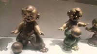 得到什么取決于自己:[玫瑰][玫瑰]
太陽把陽光灑在大地，它并沒有決定在哪里撒得多一些，在哪里撒得少一些。每個人能夠得到多少陽光，取決于我們自己。如果我們坐在屋檐下，能夠得到陽光射的機(jī)會就會少，如果我們站在陽光下，陽光就會照耀在我們的身上，所以不是太陽有偏愛和不公平，而是人自己的選擇決定了獲得陽光的多寡。

得到什么并不取決于別人，甚至不取決于你所在的環(huán)境，而是取決于你自己，這和你是否擁有“確信”的習(xí)慣有關(guān)系，和你是否擁有“內(nèi)心相信”有關(guān)系。內(nèi)心的相信，讓人可以擁有確信的心態(tài)，從而獲得安靜和圓滿。
[玫瑰][玫瑰][玫瑰]配圖