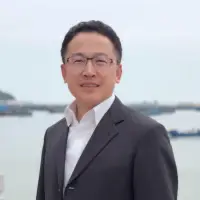 我坚持个人/相互尊重、友善和荣誉。我生性深情，但我相信，尝试去感知那些表现出关心、敏感和愿意超越自己的人的界限，看看我是诚实的。配图