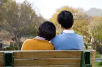 我们之所以还没能和幸福相遇，不仅仅是因为你不懂你的爱人，更是因为你不懂得自己，我们离幸福距离的远近取决于我们和自己的距离。配图