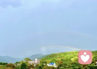 1. 被窩是上帝開在人間的分店。
2. 好看的鎖骨千篇一律，有趣的肚子彈來彈去。
3. 想帶你去吃烤紫薯，然后對你說我紫薯與你。
4. 我對世界說晚安，唯獨對你說喜歡。
5. 才不要為你上九天攬月，月亮可沒我可愛。配圖