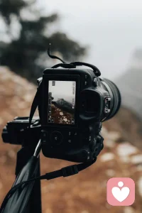一生中最至關(guān)重要的決定不是在哪兒定居，也不是在哪一行謀生，而是選擇一個什么樣的人，牽手走完人生剩下來的路。配圖