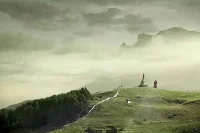 人只有經(jīng)歷過了大苦大難大風(fēng)大浪大挫折后， 才能磨煉出堅(jiān)韌不拔的意志跟承載力， 沒有對(duì)應(yīng)的承載力做支撐， 再多的福報(bào)和財(cái)富都接不住，就算接住了， 也會(huì)因?yàn)榈虏慌湮蛔罱K失去掉。配圖