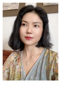 為什么他人的討厭喜歡與你無關？你只負責做自己，一起讀魯米的《萬物生而有翼》節(jié)選

有人喜歡你
那是他在你身上
照見了他喜歡的特質
跟你無關
你淡然面對 并做回自己

有人討厭你
那是他在你身上
投射到他排斥的自己
跟你無關
你坦然面對并做好自己

有人欣賞你
那是他透過你
碰撞了內在的自己
跟你無關
你欣然面對 并平靜做自己

世界上沒有無緣無故的
相遇或者離開
愛或者怨恨
都只是遇見了自己配圖