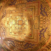 师父说，娑婆世界里，人人都想拥有富贵和权力，殊不知，在这世间里，能平平安安就已经是上上签了[合十]只有频率相同的人，才能理解你的山河万里。
​  人与人相处的原则是，我们不同，但都没有错，只因我们角度不同 观念不同，思维不同 想法不同也就不必强融，彼此尊重就好...。
   山有顶峰，湖有彼岸，在人生漫漫长途中，万物皆有回转，当我们觉得余味苦涩，请你相信，一切皆有回甘…
用自己喜欢的，不影响健康，不影响别人，自己高兴的方式去活着，就好。没有那么多条条框框，人生不易，善待自己。[合十]配图