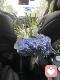 聽風(fēng)八百遍，才知是人間，我們終其一生，不是為了要滿足每一個(gè)人，而是要找到跟自己同頻共振的那一部分人。這世界很喧囂，做你自己就好……配圖