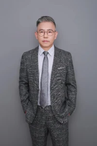“有毒”的積極情緒的危害-2                                                                                                                                                      

接受某種情感的開始，其實也正是這種情感失去破壞性的開始 

有毒的積極性的一種頗具有諷刺意味的副產品就是完美主義，完美主義者所追求的就是一種生活中沒有失敗，甚至沒有困難的狀態。

真實的生活往往很難避免失敗，甚至是重復的失敗，從它們之中，我們可以成長為一個更有能力的個體。

最后，你也可以選擇心理咨詢。向專業的心理咨詢師求助可以讓我們在一個安全的咨詢環境下，從更深的層次了解自己的情感反應。同時，它也可以幫助你回顧自己的過去，讓你了解自己的這種應對機制是怎樣發展的，以及它為什么是不健康的。配圖