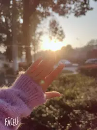 “希望你見過所有的渾濁，眼里依然還有星辰。”配圖