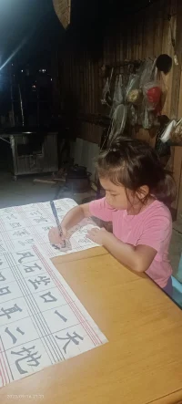 学生心理健康问题是当前教育领域面临的重要问题之一。

常见的中学生心理问题包括焦虑、抑郁、自卑、自闭、孤独等。这些问题会对中学生的身心健康、学习和生活产生不良影响，严重的甚至会导致自杀等悲剧的发生。

所以校园为了了解中学生在各个方面的心理健康状况，也常常会采用心理普查的方式进行筛查。

而中学生心理健康诊断测验(MHT)是适用于我国中小学学生标准化的测验，位于中小学生心理量表之首。
