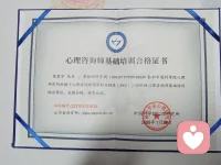 愛一個(gè)人是還上輩子欠下的情債
這輩子你最愛的人，就是上輩子最愛你的人，來的都是‘債’，要還，還要還得干干凈凈，離開就是還清了，即使錯(cuò)是別人的，業(yè)也是自己的。前世不欠，今生不見，若是相見，定有虧欠。”
人生是一場修行，很多時(shí)候，只有自己覺悟，別人無法相渡。網(wǎng)上有人說：你永遠(yuǎn)叫不醒一個(gè)裝睡的人。如果一個(gè)人不愿意改變，那么誰勸也沒用。
當(dāng)一個(gè)人撞了南墻，就會(huì)被痛醒。很多人都是這樣，吃虧了，上當(dāng)了，受傷了，才幡然醒悟，原來有人勸過，但是自己不聽勸。
生活在教所有人成長，所以即使有人使出渾身解數(shù)，都無法戰(zhàn)勝命中注定和生活的安排。
很多人很多事，冥冥之中早有安排，人生若無相欠，有怎會(huì)再次相見呢？很多時(shí)候，我們看不見的債，命運(yùn)讓我們相見之后都還上。
所以有一些人，就算你付出自己的所有對一個(gè)人好，最終也無法牽手到白頭。還有一些人，哪怕你什么都不做，遇到了問題總有人推波助瀾，讓你完美完成。配圖