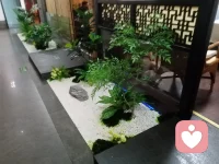 要讓一個(gè)女人滿腦子都是你，以下是一些可能有幫助的建議：

建立深厚的情感聯(lián)系：與她建立深厚的情感聯(lián)系，包括真誠(chéng)的交流、傾聽(tīng)和關(guān)心她的感受。了解她的興趣愛(ài)好、價(jià)值觀和人生目標(biāo)，與她共同探討彼此的未來(lái)，讓她感受到你與她有共同的目標(biāo)和愿望。
給予關(guān)注和支持：在她的重要時(shí)刻給予關(guān)注和支持，例如在她需要幫助的時(shí)候提供幫助、在她取得成就時(shí)給予贊美和鼓勵(lì)。通過(guò)行動(dòng)讓她感受到你的支持和關(guān)愛(ài)，讓她感到有依靠和安全的情感依靠。
保持誠(chéng)實(shí)和信任：始終保持誠(chéng)實(shí)和透明，建立起信任和穩(wěn)定的關(guān)系。在面對(duì)問(wèn)題時(shí)要坦誠(chéng)相待，及時(shí)溝通解決問(wèn)題，而不是逃避或隱瞞。在與她交往中要遵守承諾，信守諾言，讓她對(duì)你產(chǎn)生信任感。
創(chuàng)造獨(dú)特的回憶：與她共同創(chuàng)造一些獨(dú)特的回憶，例如特別的約會(huì)、旅行或共同的經(jīng)歷。這些回憶可以加深彼此之間的聯(lián)系和感情，同時(shí)使她更加珍惜與你在一起的時(shí)光。
給予空間和獨(dú)立性：尊重她的個(gè)人空間和獨(dú)立性，不要過(guò)度干涉她的生活。在她需要獨(dú)處或獨(dú)立處理事務(wù)時(shí)給予支持和理解，讓她感受到你在她身邊支持她而不是束縛她。
持續(xù)的關(guān)心和體貼：在日常生活中表達(dá)持續(xù)的關(guān)心和體貼，例如問(wèn)候、關(guān)心她的飲食和生活瑣事。通過(guò)細(xì)節(jié)上的關(guān)心讓她感受到你的關(guān)愛(ài)和體貼，讓她感受到你對(duì)她的關(guān)注和重視。
需要注意的是，每個(gè)女人都有不同的個(gè)性和需求，以上建議只是一些通用的建議。在實(shí)際操作中，要根據(jù)具體情況和她的個(gè)性特點(diǎn)來(lái)適當(dāng)調(diào)整。最重要的是要保持真誠(chéng)和尊重的態(tài)度，尊重她的感受和選擇。配圖