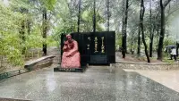 感恩是一种强大的能量场。我们感恩什么，就是在丰盈什么。当我们感恩一切，从内心深处爱他人，爱世界，就是在链接宇宙万物的能量，从而滋养自己的身体，光明我们的精神。心存感恩，是真正的自我善待。