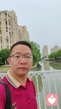 日出東方一片金，忘掉年齡尋開心，健康快樂送給你，友誼長(zhǎng)存萬年春。早上好！??????????配圖