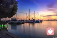 磁場強大的人，一般人傷不到。
第一，他們的內心能量很大，足以撐起這一生的好運氣，即使前半生顛沛流離，也仍會有后半生的順風順水；
第二，他們完全可以凝聚著美好，溫柔和善意，以及純真與清凈，將較多復雜和計較排空在外；
第三，對正確和優良始終保持著熱愛和欣賞，所以他們能夠遇見珍惜與懂得，更可以被溫柔以待。配圖