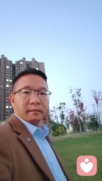 《九九重陽》
   桂花落，籬菊黃，山水迢迢念故鄉；秋霜重，夜幕降，寥廓江天萬里霜。秋風清，秋月明，萬里星河盡思量；相思深，情誼長，遠方親人惜如常。歲歲重陽，今又重陽，華哥愿天下父母和你的父母長壽安康！開心快樂[玫瑰][玫瑰][強][強]配圖