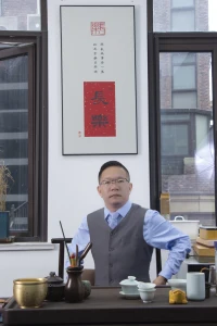 女人最討厭的20種男人，希望不是你：
1、性生活時間過短，還沒開始就結(jié)束。
2、不愛干凈、不愛刮胡須，過于油膩。
3、不愛刷牙、不愛洗澡，有體味和口臭。
4、在家里抽煙，弄的烏煙瘴氣。
5、回到家就玩手機，不幫忙做家務(wù)。
6、沒出息，甘于平庸，日子得過且過。
7、口花花，愛吹牛裝，啥本事也沒有。
8、沒本事掙錢，一個月拿個四五千塊錢工資。
9、摳摳搜搜，過節(jié)不買禮物、也不發(fā)紅包。
10、脾氣不好，因為一點小事就亂發(fā)脾氣。
11、沒有責(zé)任心，遇到事情就推卸責(zé)任。
12、大男子主義嚴(yán)重，不尊重女人的意見和感受。
13、心胸狹隘，愛計較，一點小事都耿耿于懷。
14、做事拖拉，沒有效率，總是磨磨蹭蹭。
15、嗜酒如命，經(jīng)常喝得爛醉。
16、喜歡賭博，不務(wù)正業(yè)。
17、沒有上進(jìn)心，不愿意學(xué)習(xí)和提升自己。
18、愛抱怨，總是充滿負(fù)能量。
19、對自己的父母言聽計從，沒有主見。
20、在外面沾花惹草，不忠于感情。配圖