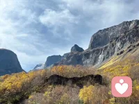 社恐最大的毛病是還沒踏出那一步就開始腦補(bǔ)最糟糕的情況了，把別人還有社交這件事想的太糟，覺得自己會不受人待見、很差很不好，所有這些其實(shí)都是自己的內(nèi)心戲太多。 鍛煉自己丟得起臉的勇氣，出丑的時候你就想著“只要我不尷尬，尷尬的就是別人”只要不把自己當(dāng)成世界中心，你就會發(fā)現(xiàn)其實(shí)沒有多少人會留意自己的出糗或出錯，尷尬丟臉事，丟多了也就習(xí)慣了??????配圖