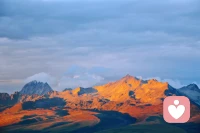 人要有翻篇的能力，不依不饒，就會畫地為牢！
其實沒有真正快樂的人，只有想的開的人，要相信，所有的山窮水盡背后都藏著峰回路轉。善惡悲喜，一念之間，一念執著，萬般皆苦，一念放下，便是重生。配圖