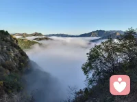 美國社會心理學家費斯汀格提出的一個心理學術語：費斯汀格法則。這個理論認為，生活中的10%是由發生在你身上的事情組成，而另外的90%則是由你對所發生的事情如何反應所決定。

這個理論的核心思想是，我們對事情的反應和態度會極大地影響我們的行為和情緒。如果我們能夠控制自己對事情的反應，我們就可以更好地控制我們的生活。

在應用上，費斯汀格法則可以用來指導我們更好地理解和解釋自己的情緒和行為。同時，它也提醒我們，我們應該更加注重對發生的事情如何反應，以此來更好地控制我們的情緒和行為。配圖