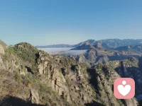 美國社會心理學家費斯汀格提出的一個心理學術語：費斯汀格法則。這個理論認為，生活中的10%是由發生在你身上的事情組成，而另外的90%則是由你對所發生的事情如何反應所決定。

這個理論的核心思想是，我們對事情的反應和態度會極大地影響我們的行為和情緒。如果我們能夠控制自己對事情的反應，我們就可以更好地控制我們的生活。

在應用上，費斯汀格法則可以用來指導我們更好地理解和解釋自己的情緒和行為。同時，它也提醒我們，我們應該更加注重對發生的事情如何反應，以此來更好地控制我們的情緒和行為。配圖