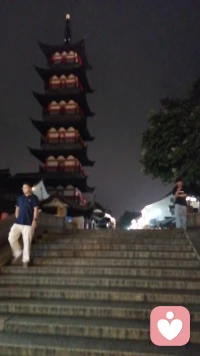 在心中，你有沒(méi)有看到自己的獨(dú)一無(wú)二，自己的美好。

不完美但美好的自己，你是不是真的認(rèn)可？

只要你從內(nèi)心深處，認(rèn)可了自己的價(jià)值，別人的認(rèn)可就不再重要了。配圖