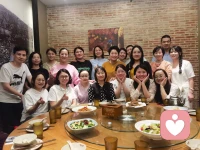 今日之光：
出人意料的反應(yīng)，總會對事情有幫助，咱可千萬別按照別人的預(yù)期行事。

當(dāng)你呈現(xiàn)意外之舉時，才可能在對方的思考過程中引發(fā)許多重新布局的反應(yīng)。

突如其來的意外之舉，多半會令對方的思緒出軌、行為轉(zhuǎn)向，應(yīng)該多加利用才是。

個案接受心理治療的目的，并非為了治愈他們的精神問題，而是為了讓問題更臻完美，變得無懈可擊。
若是由個案掌控心理治療過程，幾乎所有的個案都會無意識的用盡各種方法，避免產(chǎn)生治愈性的改變。因此，當(dāng)個案在毫無用處的軌道上前進時，心理治療師理當(dāng)引導(dǎo)他越出常軌，指導(dǎo)他走上較有收獲的治療途徑。配圖