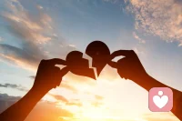 感情里最好的姿態、狀態，是在愛別人前先安頓好自己的心，嘗試與人和事建立鏈接，并給愛好的事業騰出空間，而不是將滿足滿腔熱情全部寄托于婚姻。配圖