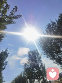 “世界到底有多大？”“如果思維是一堵墻，世界就在墻的另一邊。”

人生就是一個思維不斷破局的過程。

不破不立，打破現有的局，才能看到更大的世界。

當你沉浸于打磨自身，過去所受的苦，扛的罪，忍的痛，最后都將變成一束光，照亮你前進的路。


只要你具備足夠實力，即使身處時代旋渦，也有屬于你的聚光燈配圖