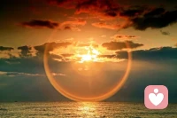 了解個體的童年、成長經歷和內心沖突對于理解和解決心理問題至關重要。心理治療需要深入到潛意識(無意識)的層面，才能有效地解決心理問題。通過深入了解個體的潛意識和解決內心沖突，可以幫助個體實現心理健康和成長。配圖